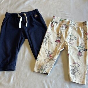 GAP - pair of leggings - Navy and Cream with Cartoon Print